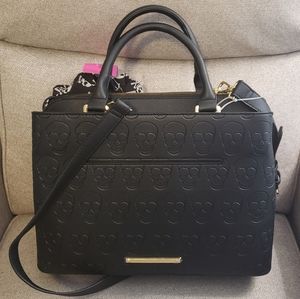 Betsey Johnson skull purse, black